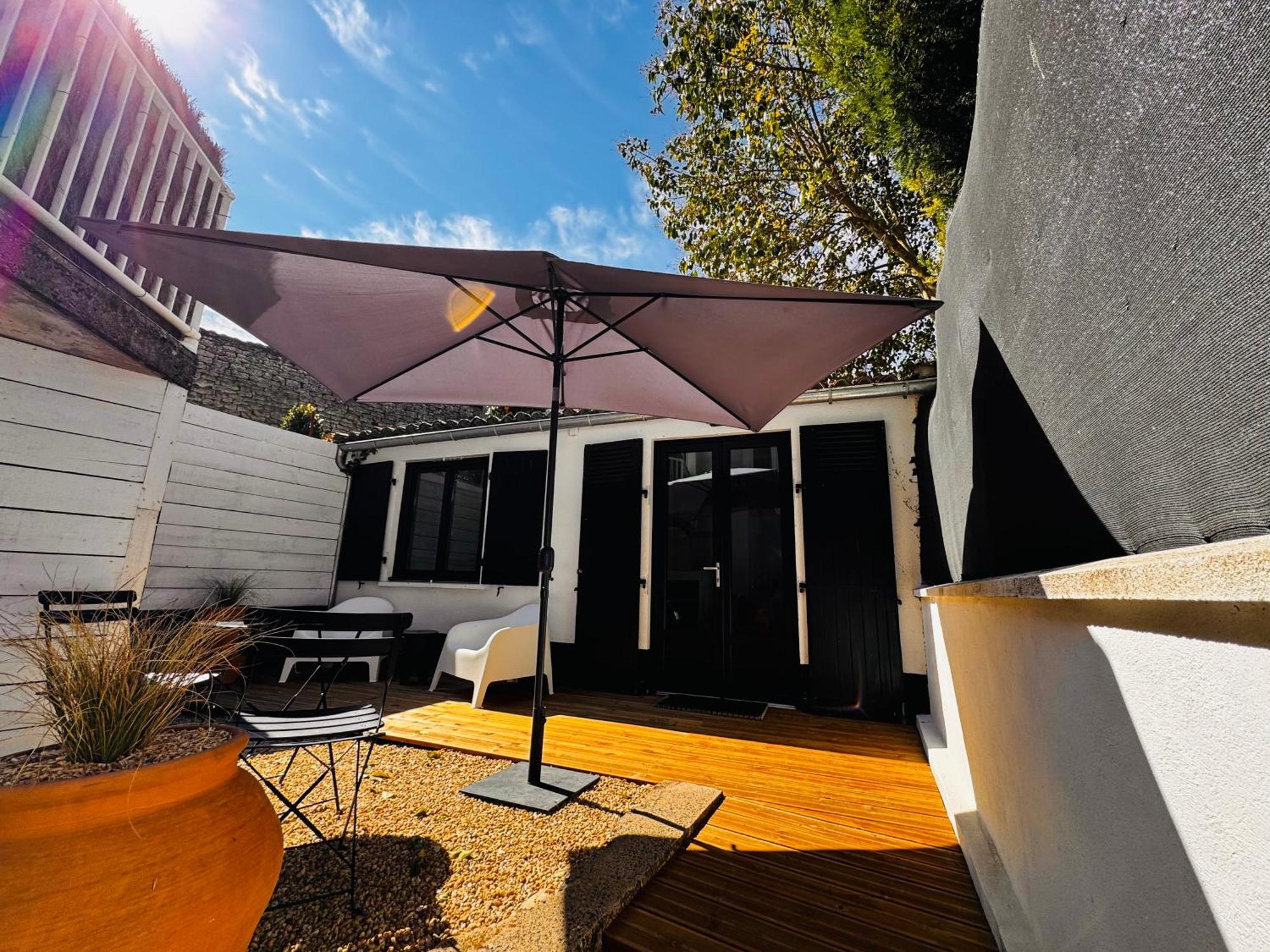 Le Petit Re, Hypercentre, Garage Prive, Terrasse Leilighet Niort Eksteriør bilde